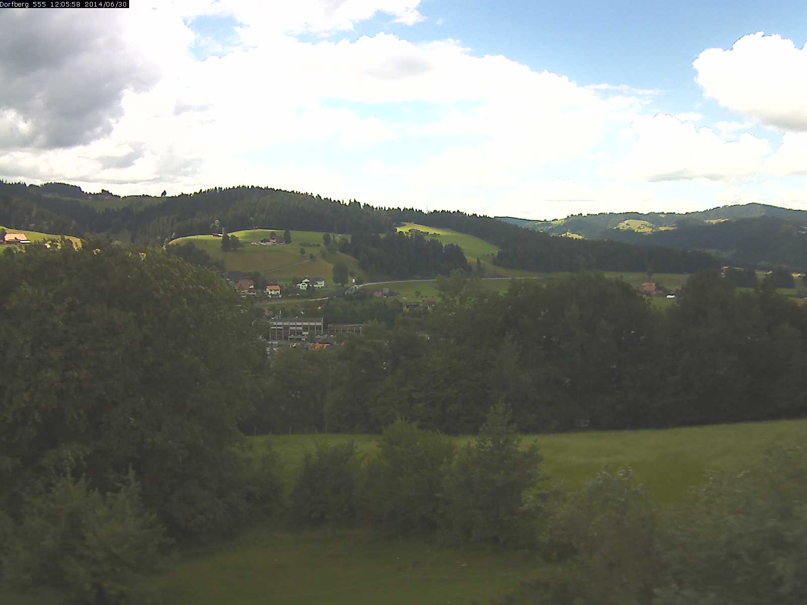 Webcam-Bild: Aussicht vom Dorfberg in Langnau 20140630-120600
