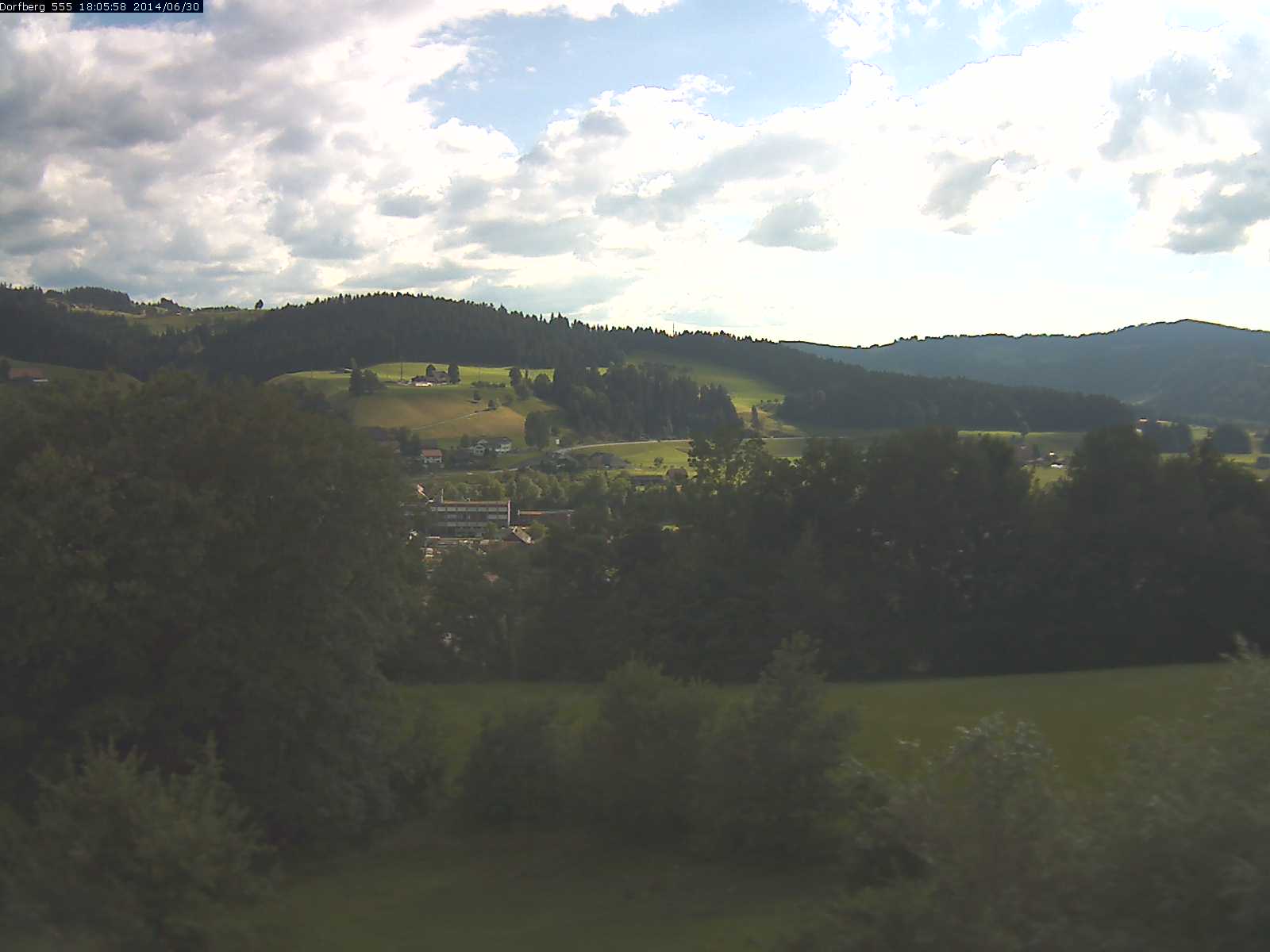 Webcam-Bild: Aussicht vom Dorfberg in Langnau 20140630-180600