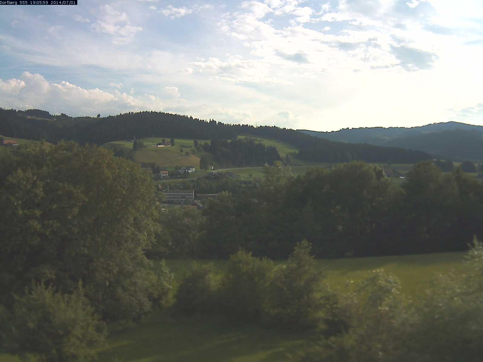 Webcam-Bild: Aussicht vom Dorfberg in Langnau 20140701-190600