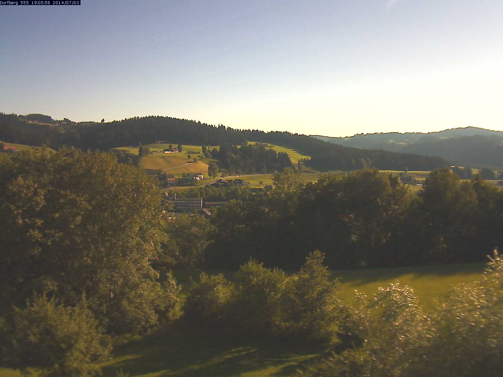 Webcam-Bild: Aussicht vom Dorfberg in Langnau 20140703-190600