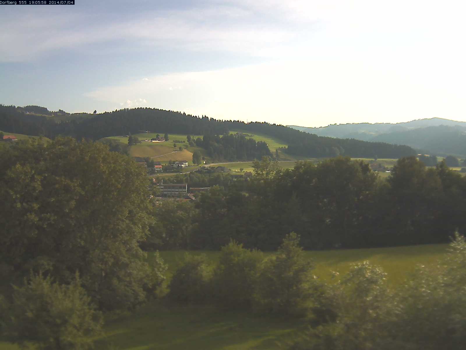 Webcam-Bild: Aussicht vom Dorfberg in Langnau 20140704-190600
