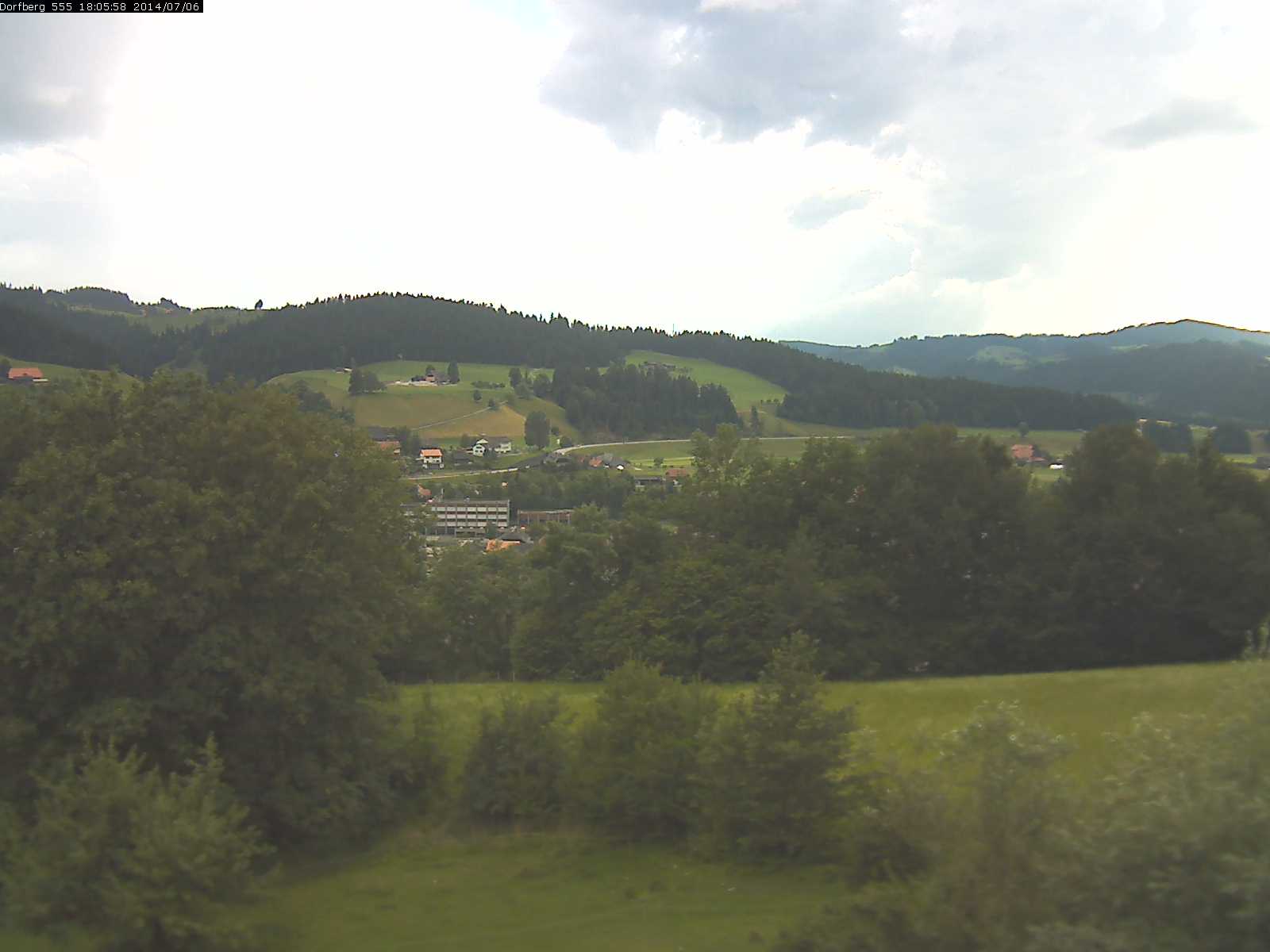 Webcam-Bild: Aussicht vom Dorfberg in Langnau 20140706-180600