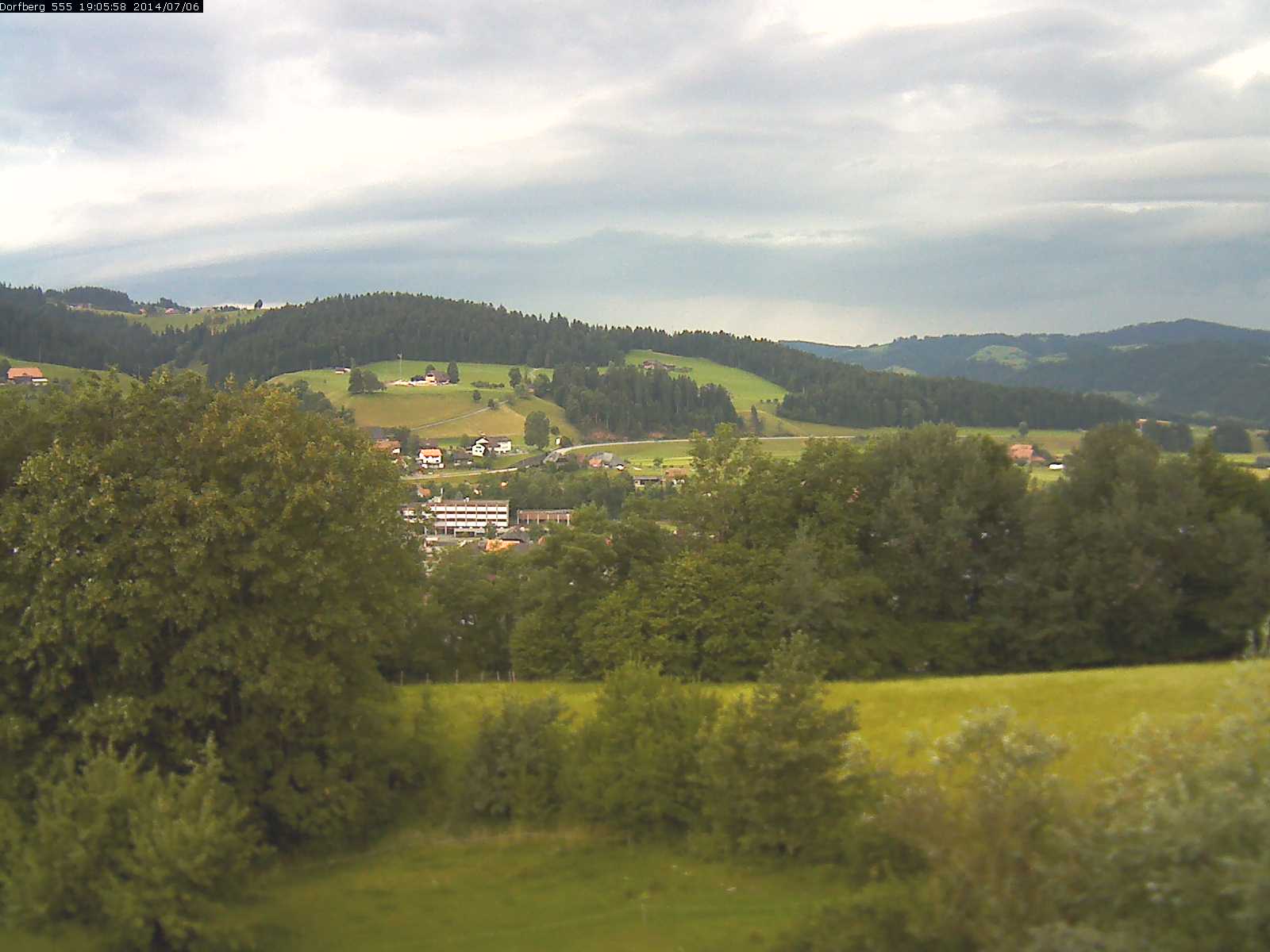 Webcam-Bild: Aussicht vom Dorfberg in Langnau 20140706-190600