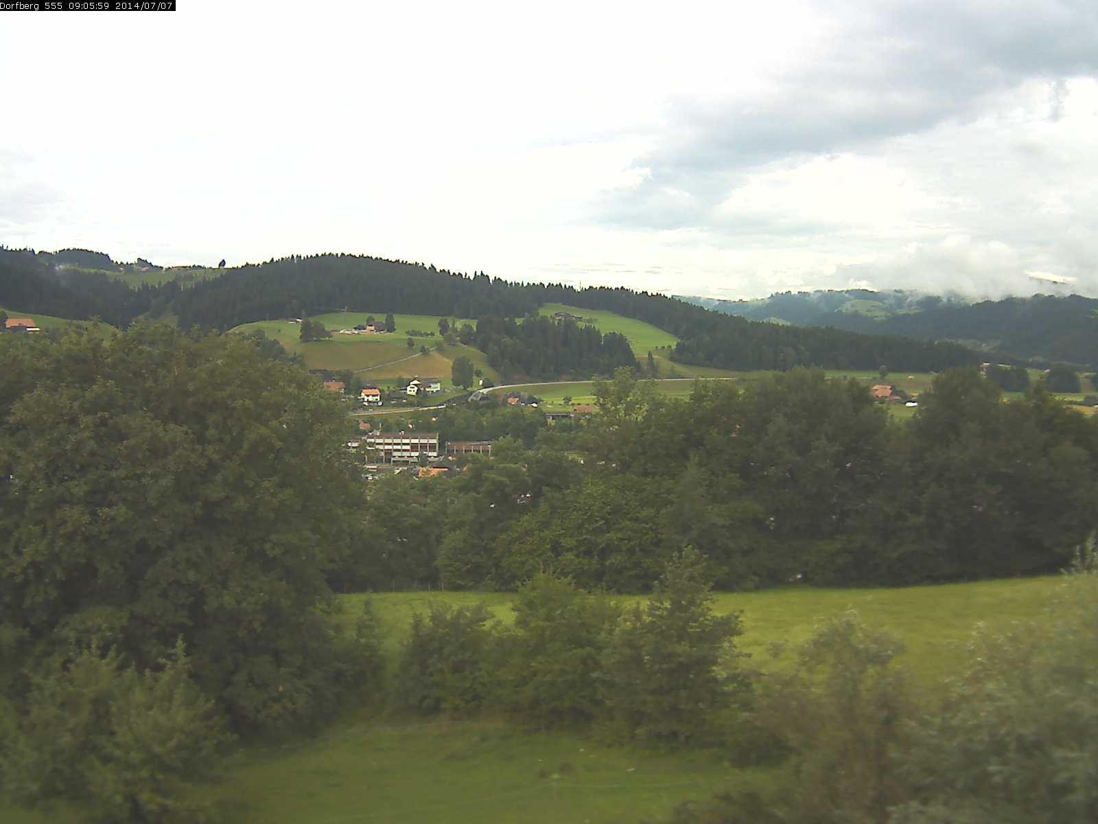 Webcam-Bild: Aussicht vom Dorfberg in Langnau 20140707-090600
