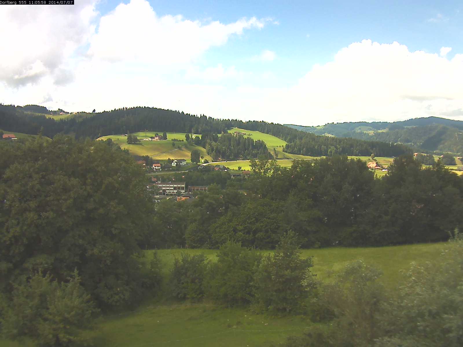 Webcam-Bild: Aussicht vom Dorfberg in Langnau 20140707-110600