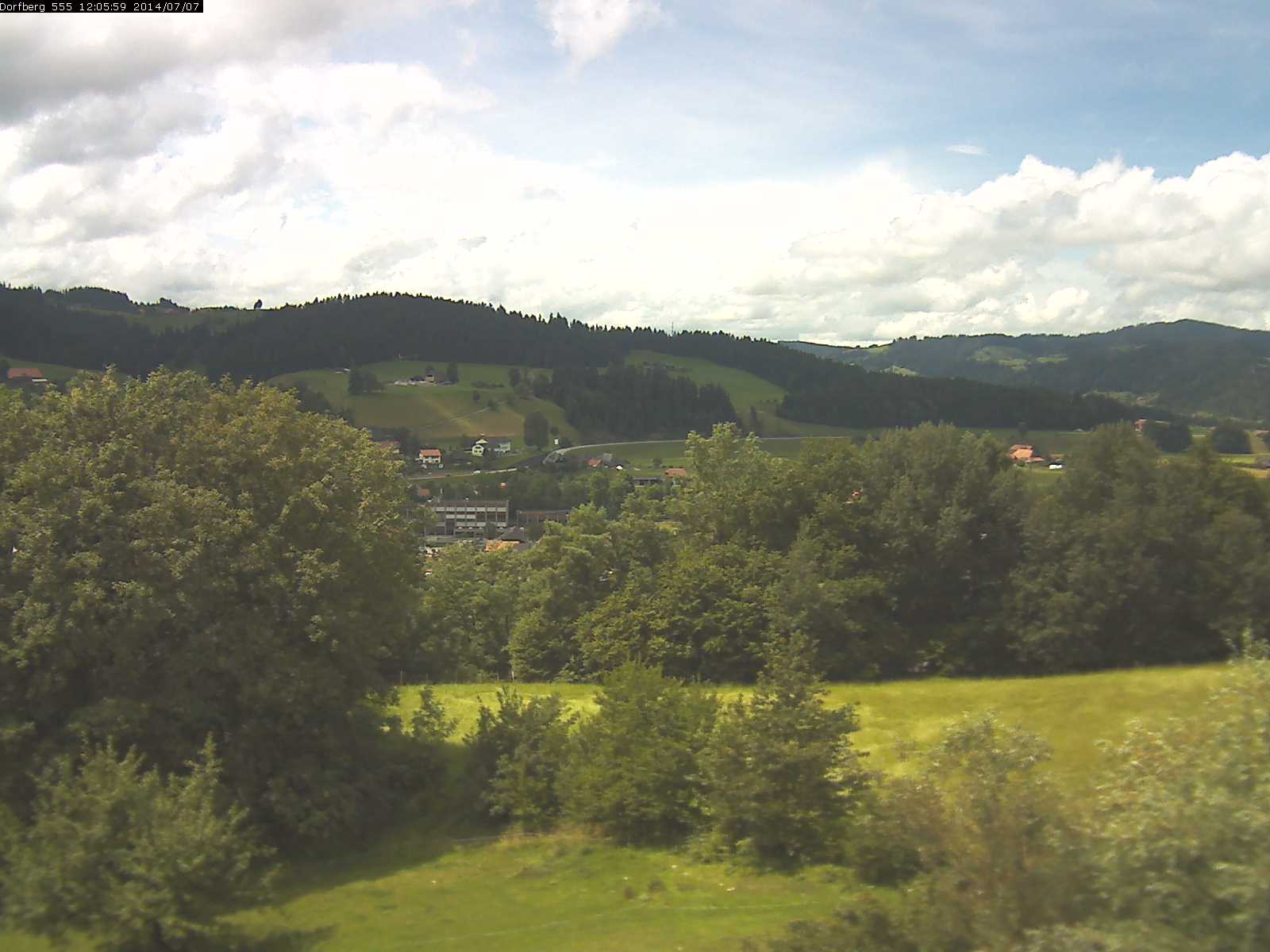 Webcam-Bild: Aussicht vom Dorfberg in Langnau 20140707-120600