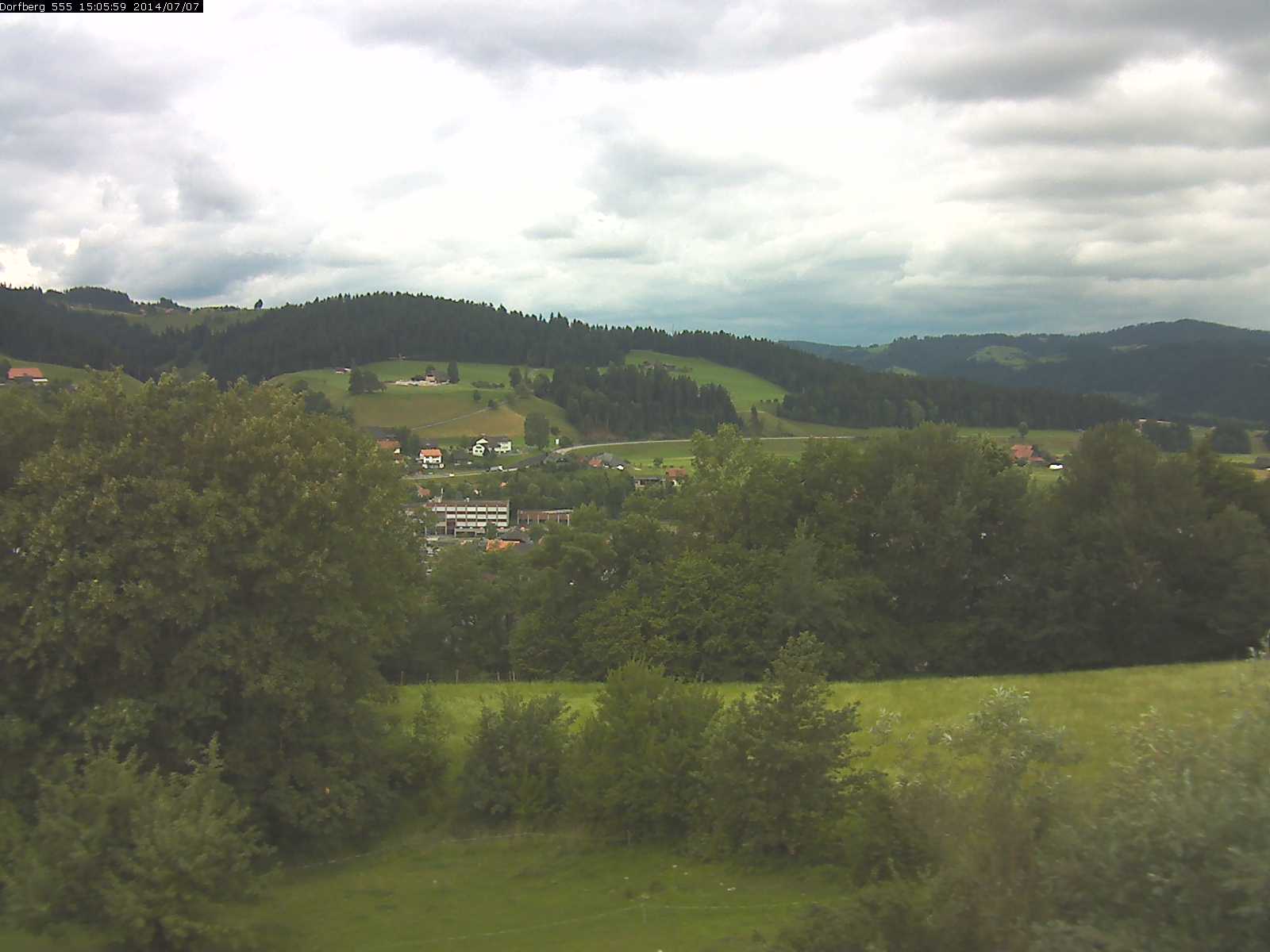 Webcam-Bild: Aussicht vom Dorfberg in Langnau 20140707-150600