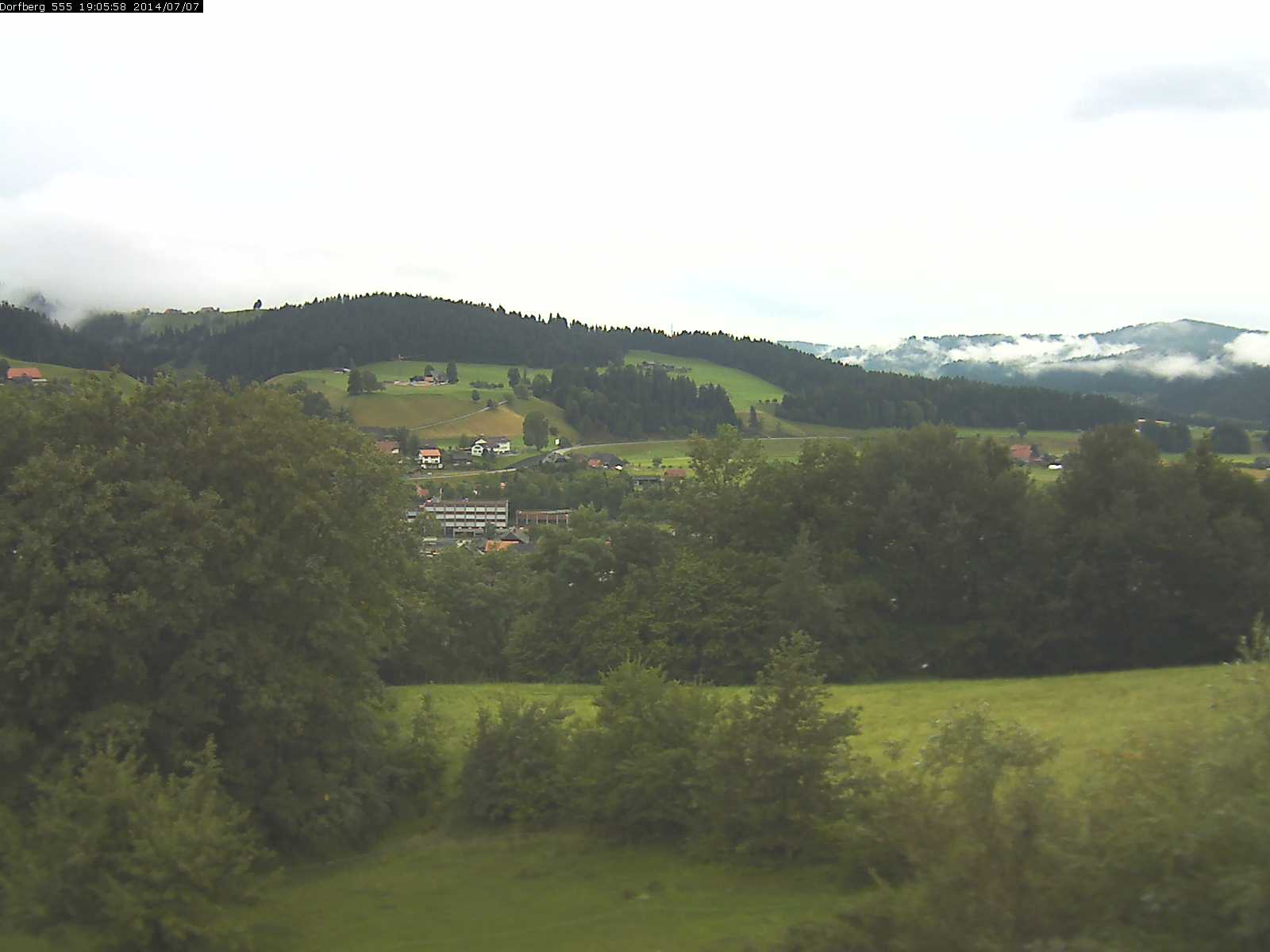 Webcam-Bild: Aussicht vom Dorfberg in Langnau 20140707-190600