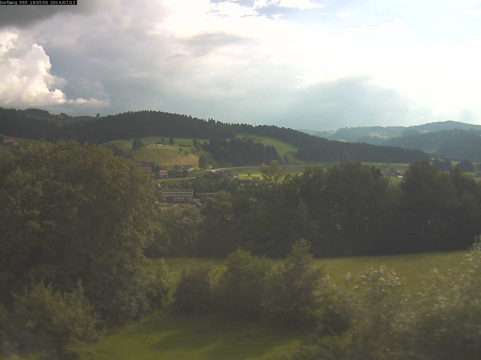 Webcam-Bild: Aussicht vom Dorfberg in Langnau 20140712-180600