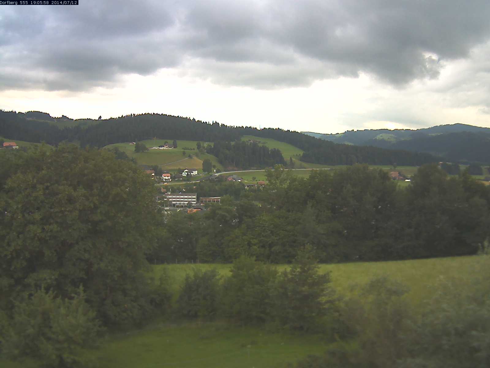 Webcam-Bild: Aussicht vom Dorfberg in Langnau 20140712-190600