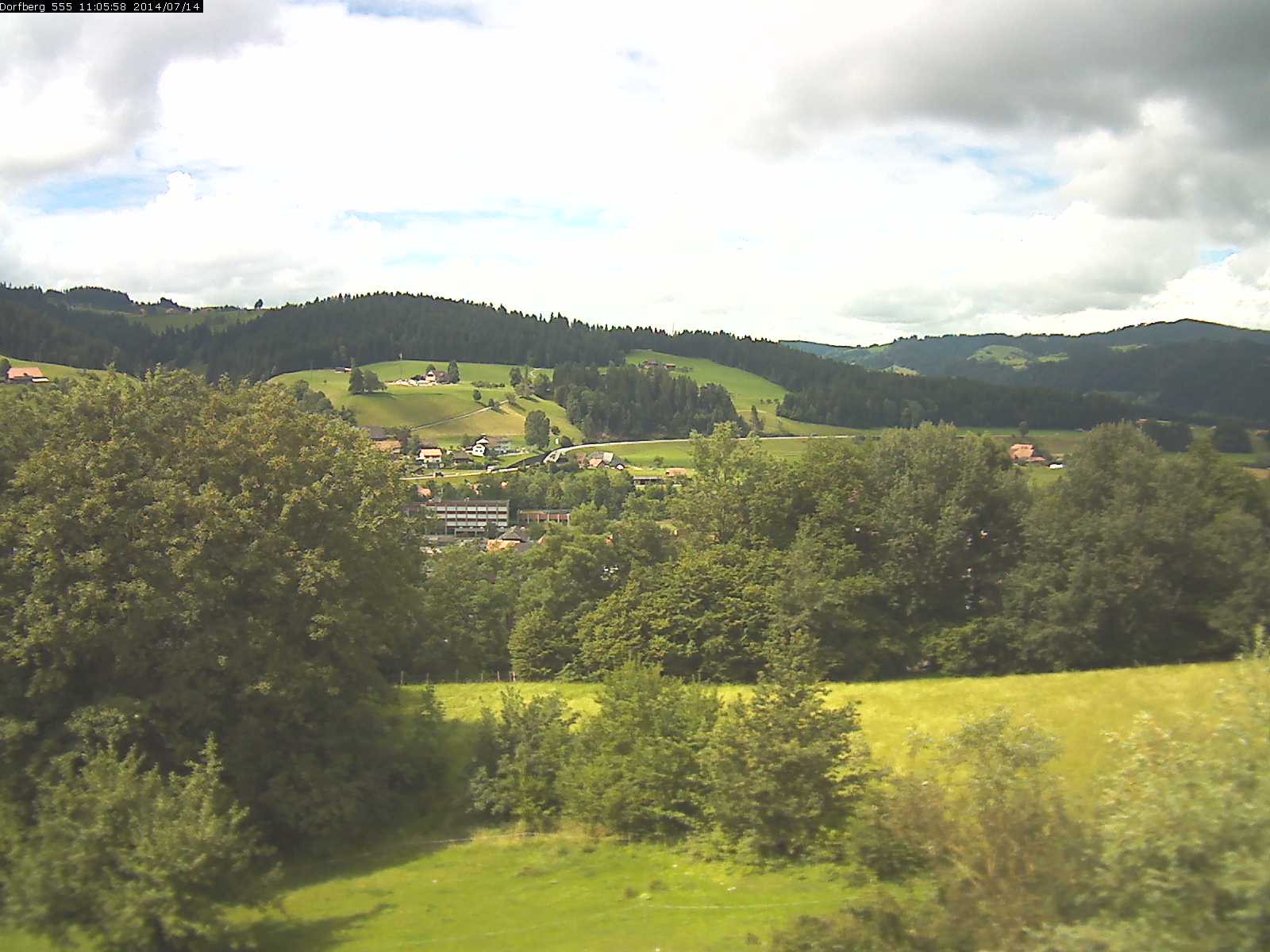 Webcam-Bild: Aussicht vom Dorfberg in Langnau 20140714-110600