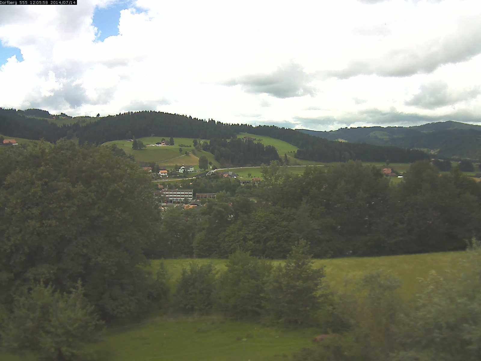 Webcam-Bild: Aussicht vom Dorfberg in Langnau 20140714-120600