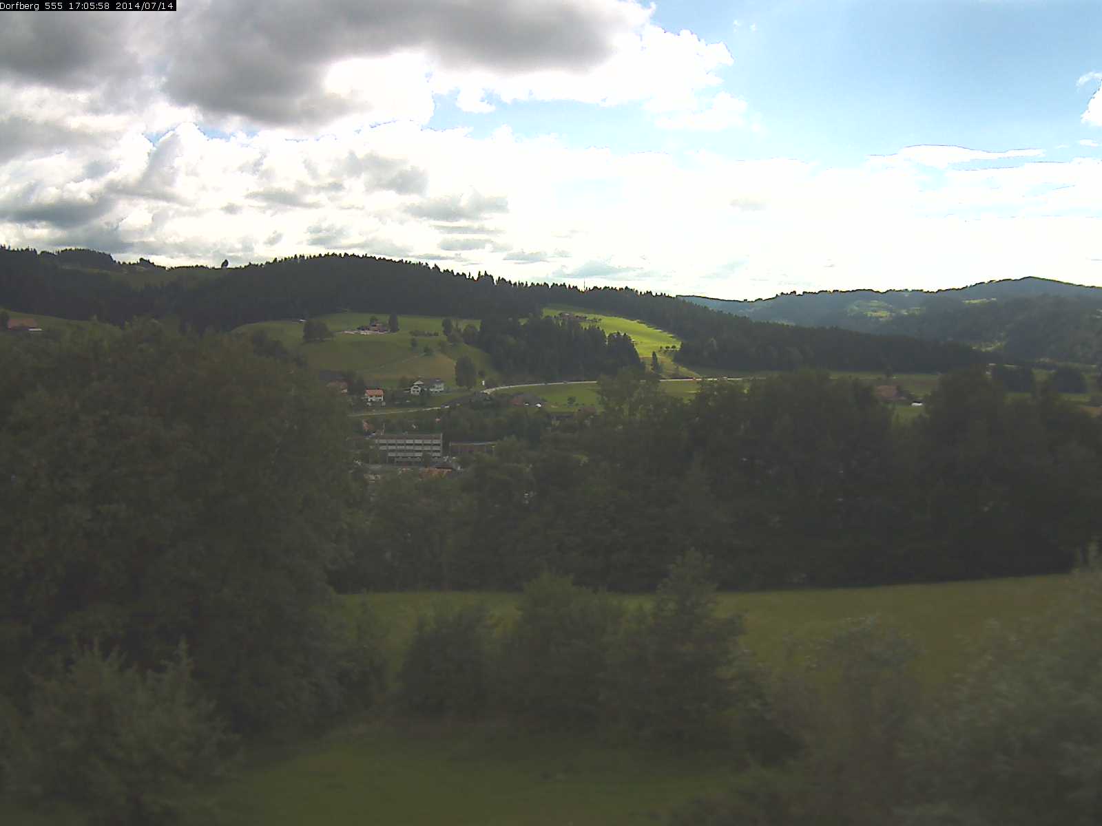 Webcam-Bild: Aussicht vom Dorfberg in Langnau 20140714-170600