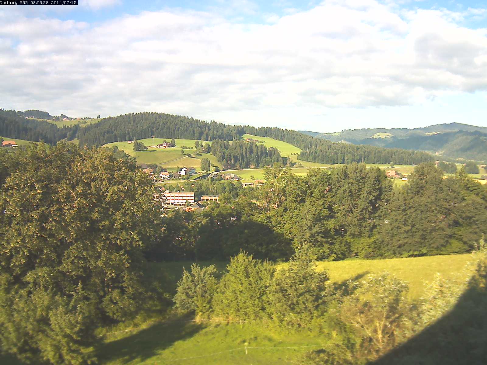 Webcam-Bild: Aussicht vom Dorfberg in Langnau 20140715-080600