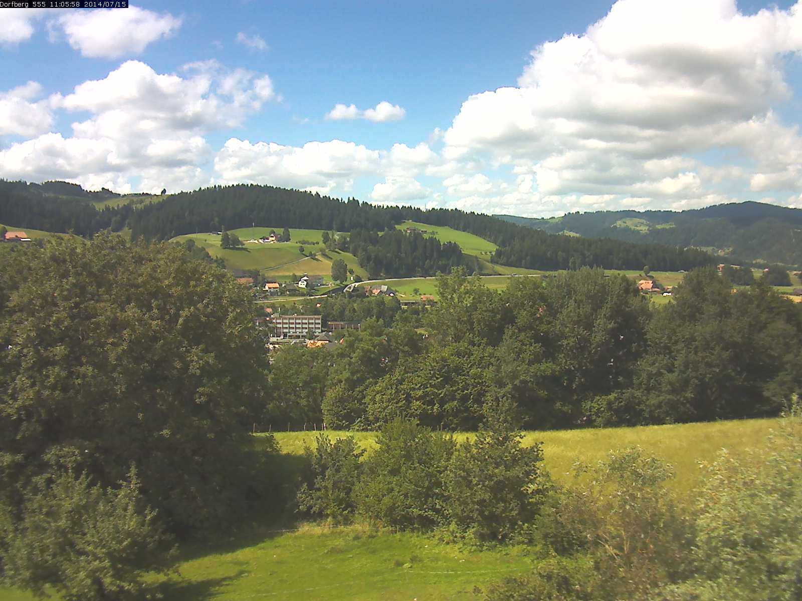 Webcam-Bild: Aussicht vom Dorfberg in Langnau 20140715-110600