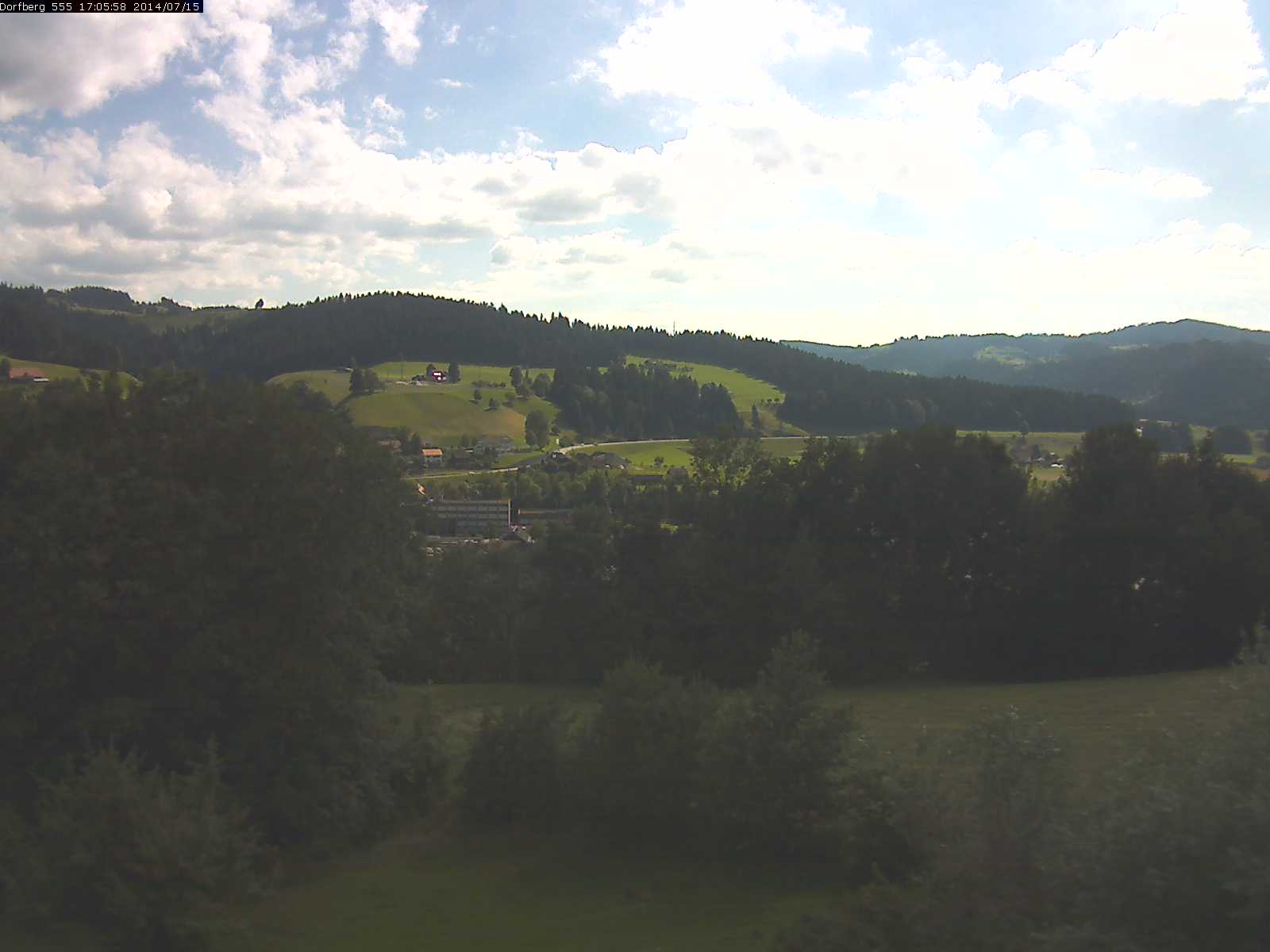Webcam-Bild: Aussicht vom Dorfberg in Langnau 20140715-170600
