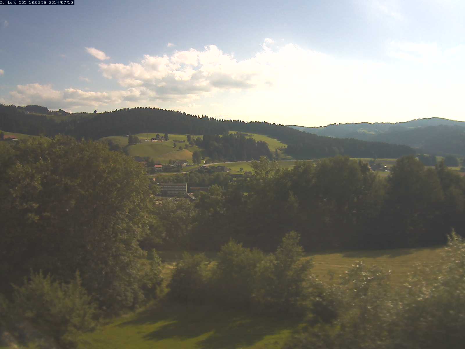 Webcam-Bild: Aussicht vom Dorfberg in Langnau 20140715-180600