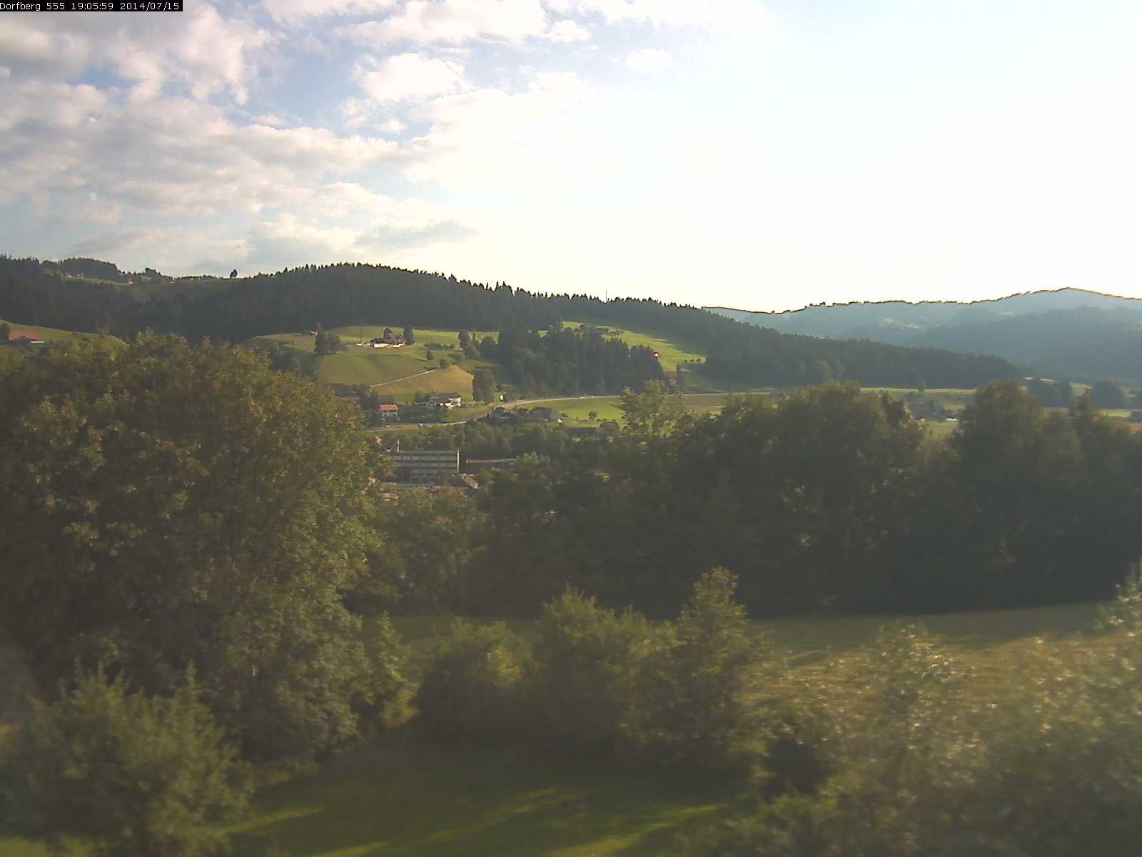 Webcam-Bild: Aussicht vom Dorfberg in Langnau 20140715-190600