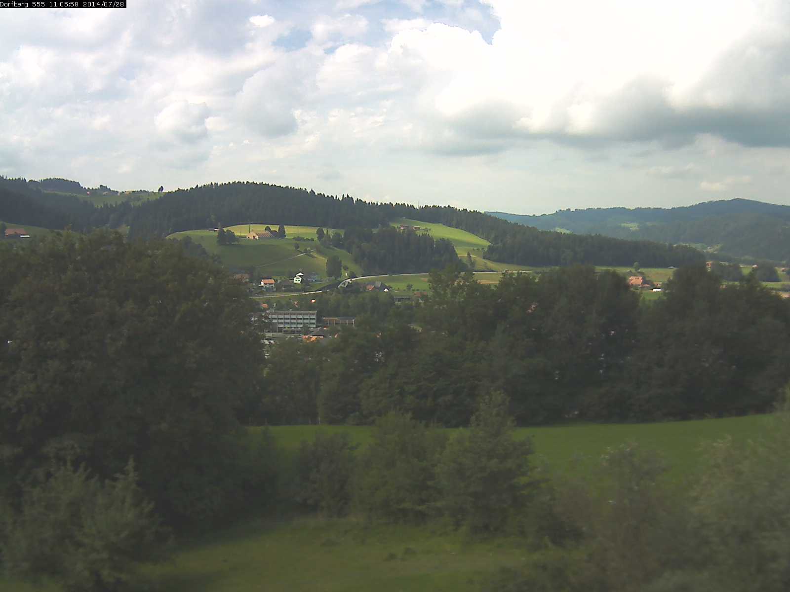 Webcam-Bild: Aussicht vom Dorfberg in Langnau 20140728-110600