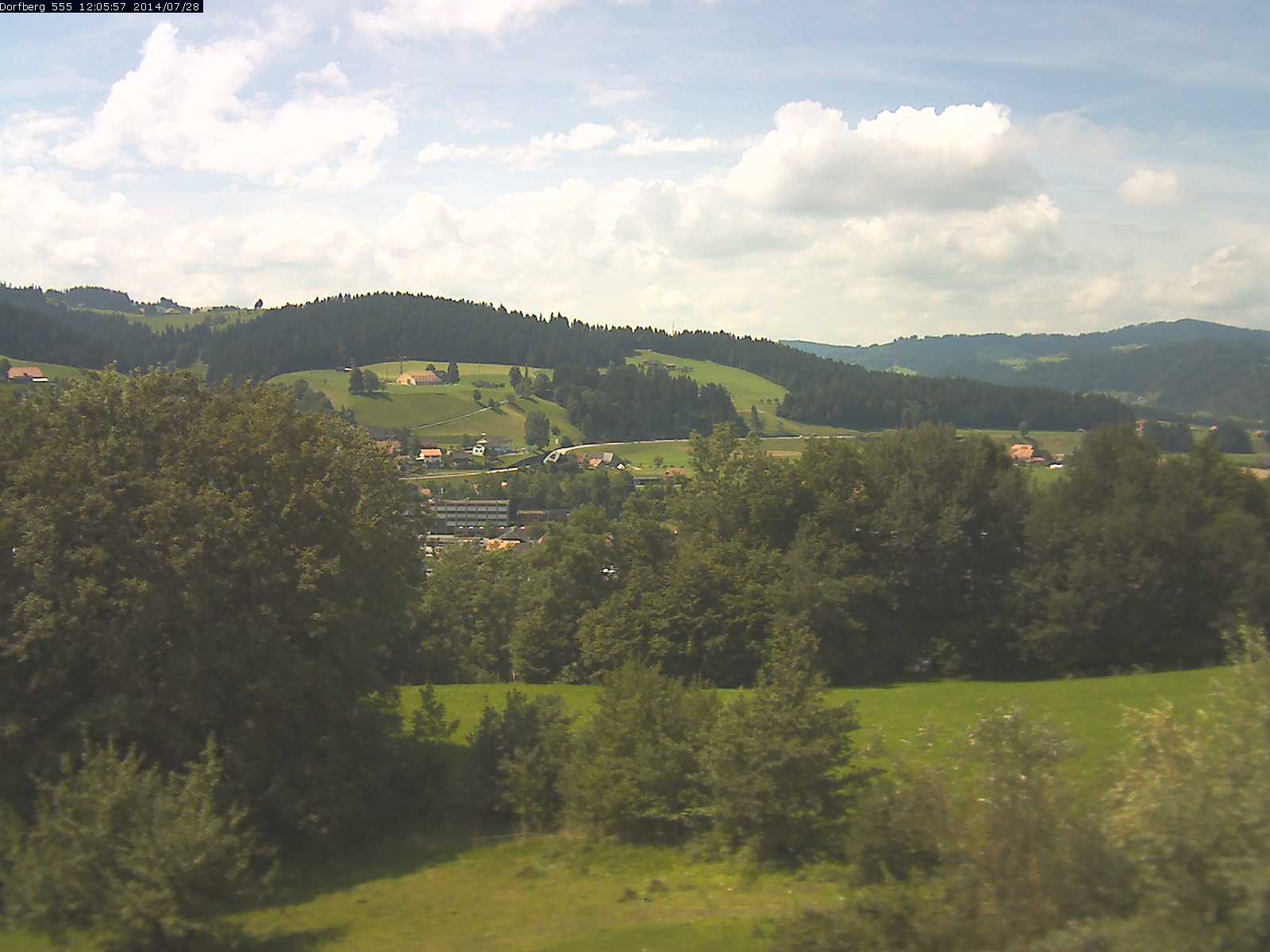 Webcam-Bild: Aussicht vom Dorfberg in Langnau 20140728-120600