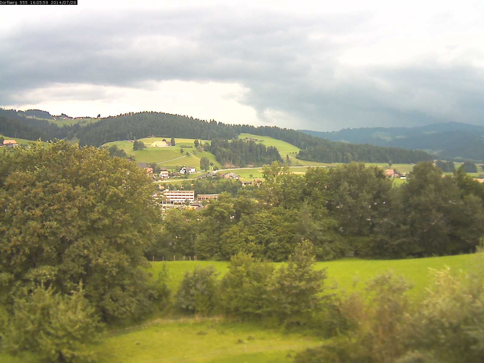 Webcam-Bild: Aussicht vom Dorfberg in Langnau 20140728-160600