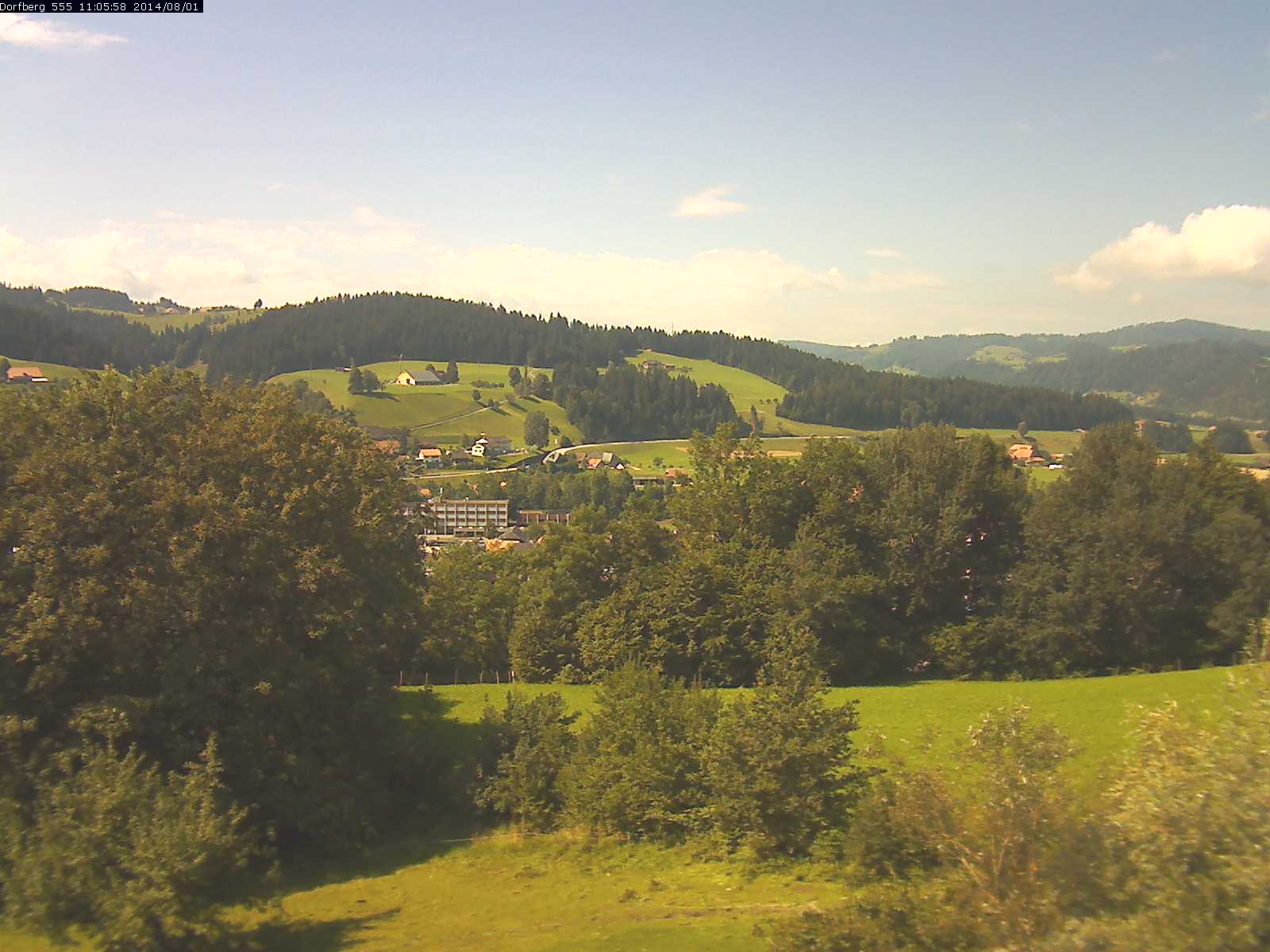 Webcam-Bild: Aussicht vom Dorfberg in Langnau 20140801-110600