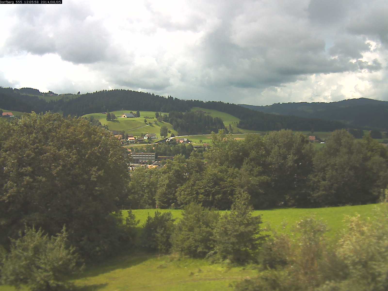 Webcam-Bild: Aussicht vom Dorfberg in Langnau 20140805-120600