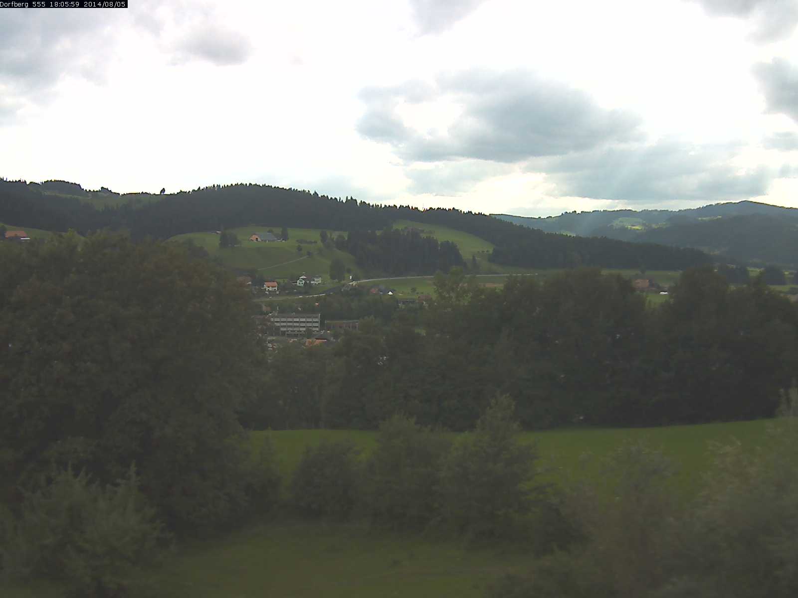 Webcam-Bild: Aussicht vom Dorfberg in Langnau 20140805-180600