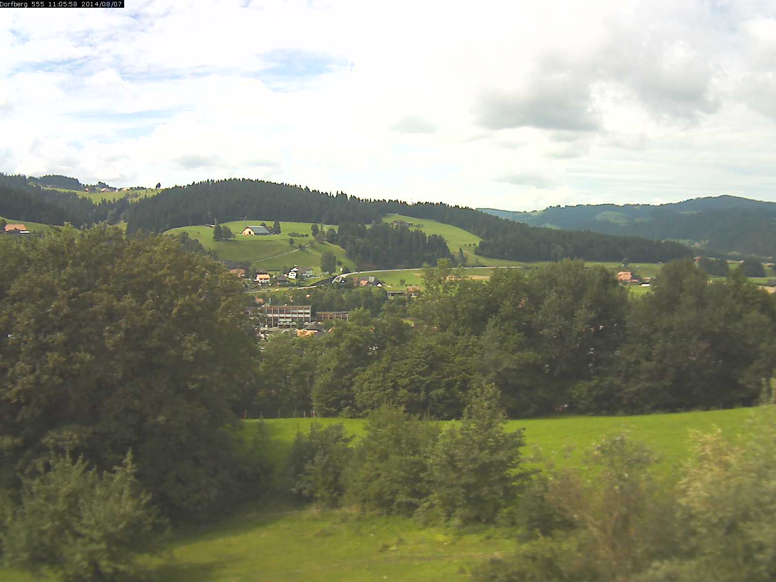 Webcam-Bild: Aussicht vom Dorfberg in Langnau 20140807-110600