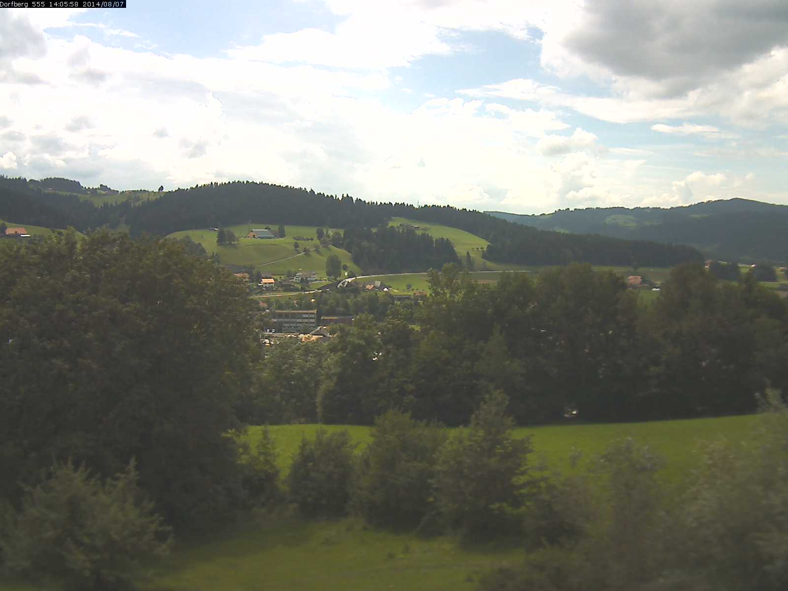 Webcam-Bild: Aussicht vom Dorfberg in Langnau 20140807-140600