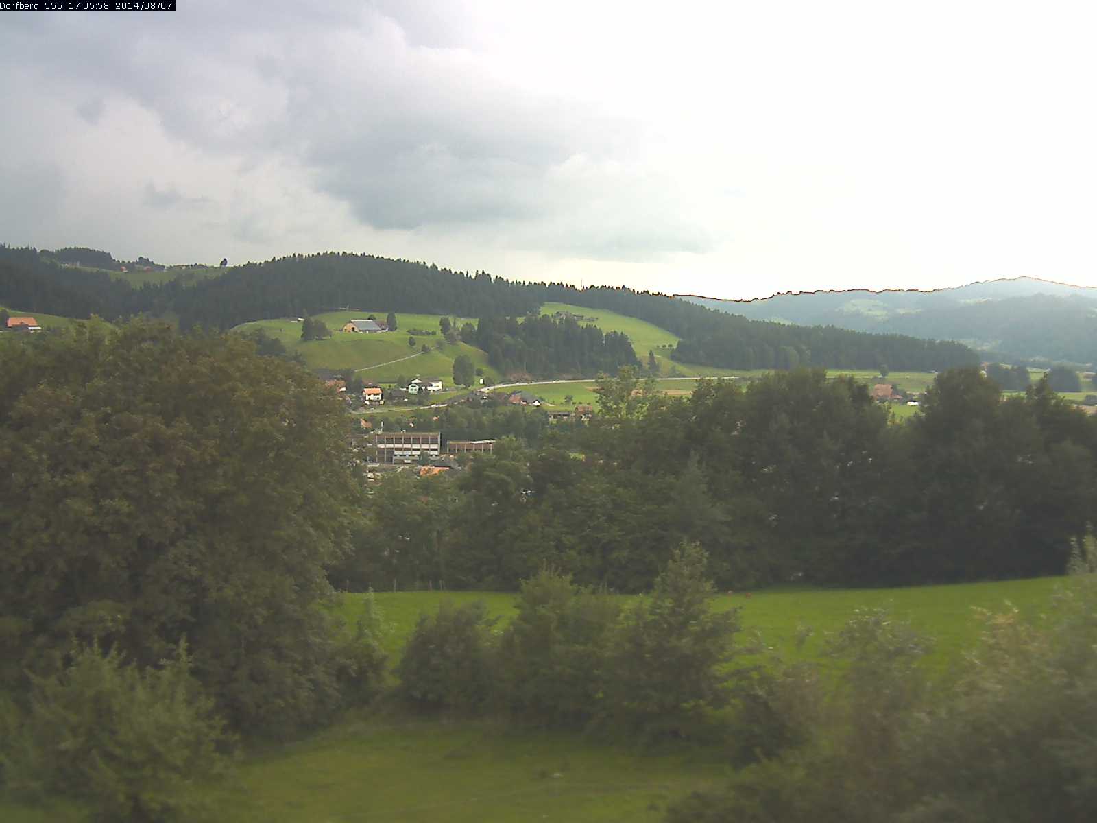 Webcam-Bild: Aussicht vom Dorfberg in Langnau 20140807-170600