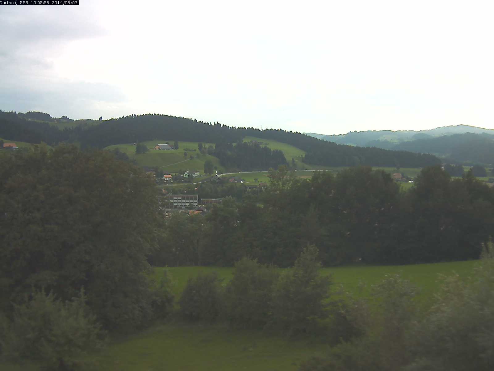 Webcam-Bild: Aussicht vom Dorfberg in Langnau 20140807-190600