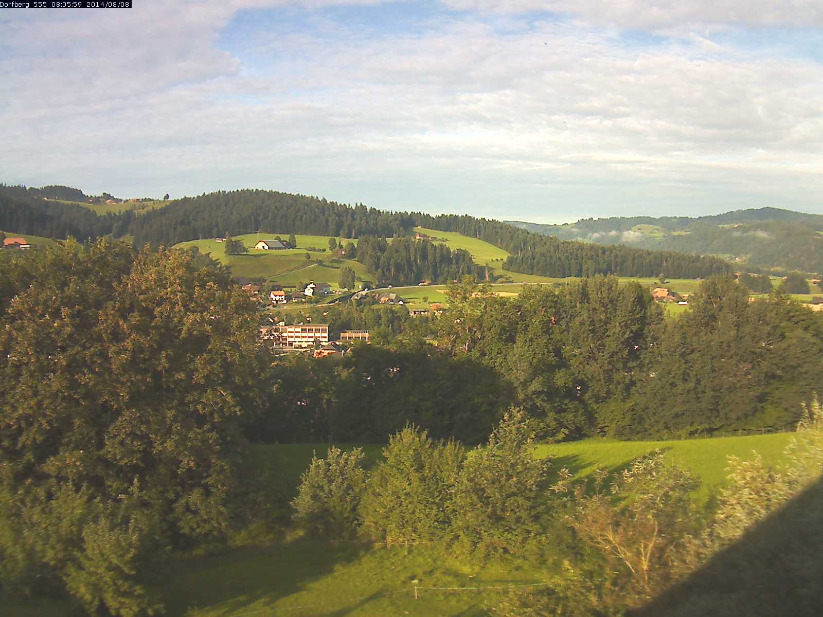 Webcam-Bild: Aussicht vom Dorfberg in Langnau 20140808-080600
