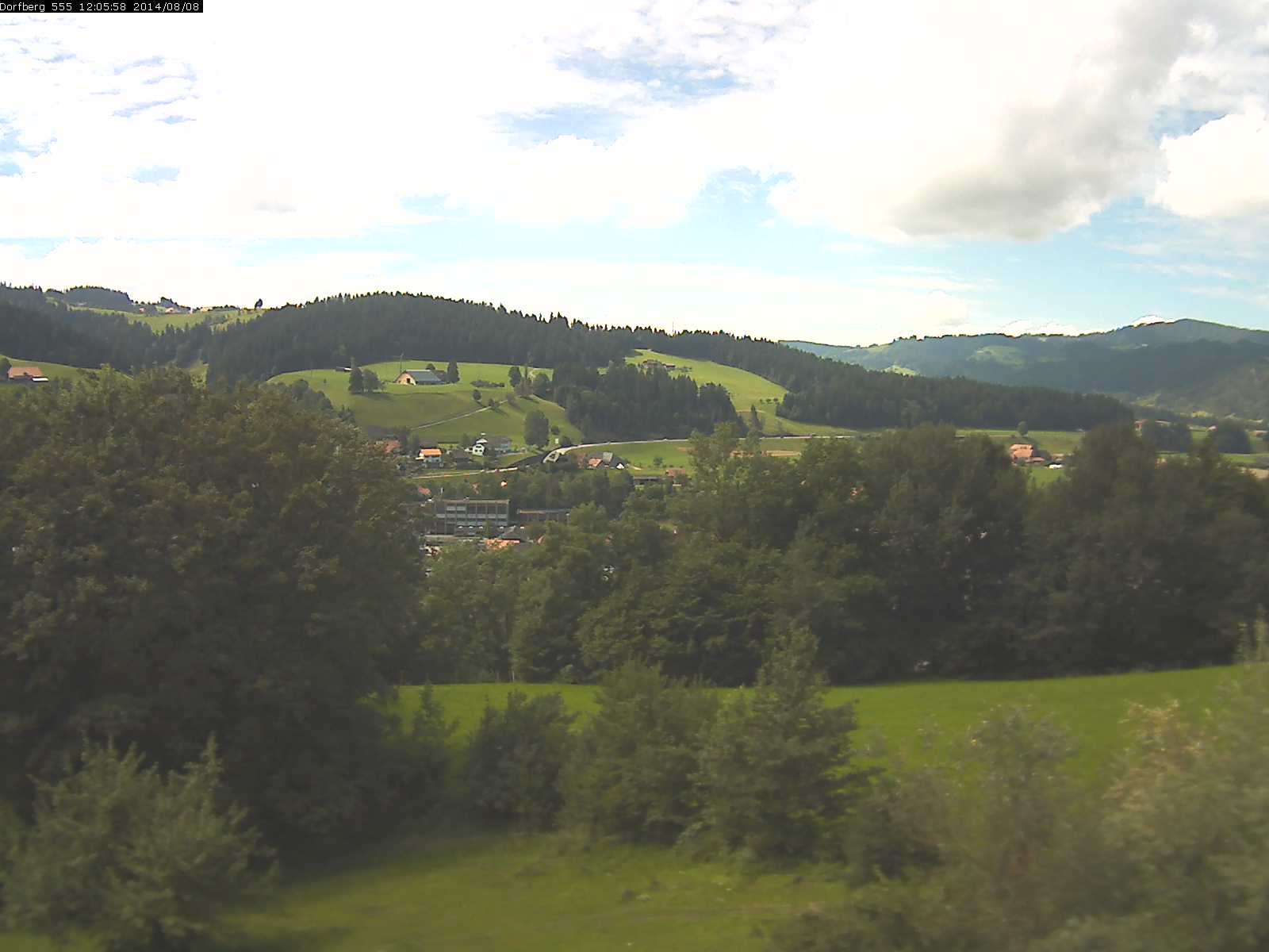 Webcam-Bild: Aussicht vom Dorfberg in Langnau 20140808-120600