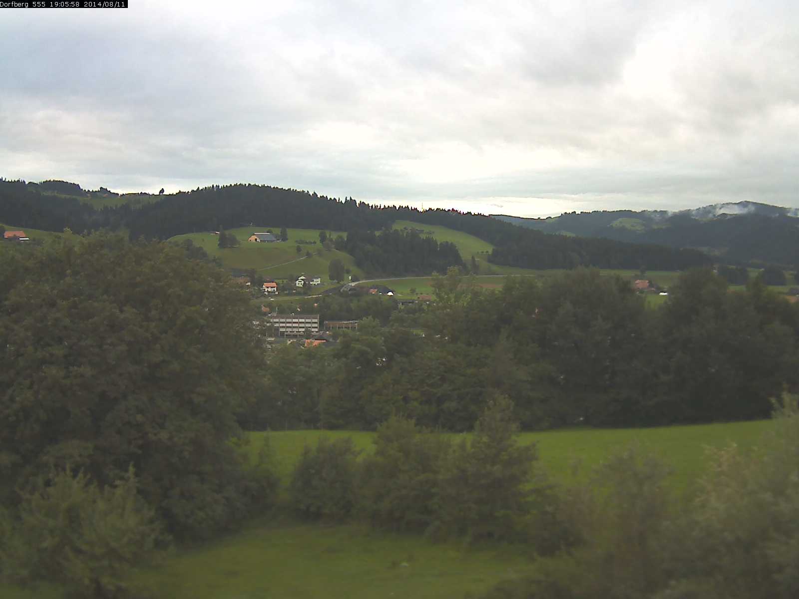 Webcam-Bild: Aussicht vom Dorfberg in Langnau 20140811-190600