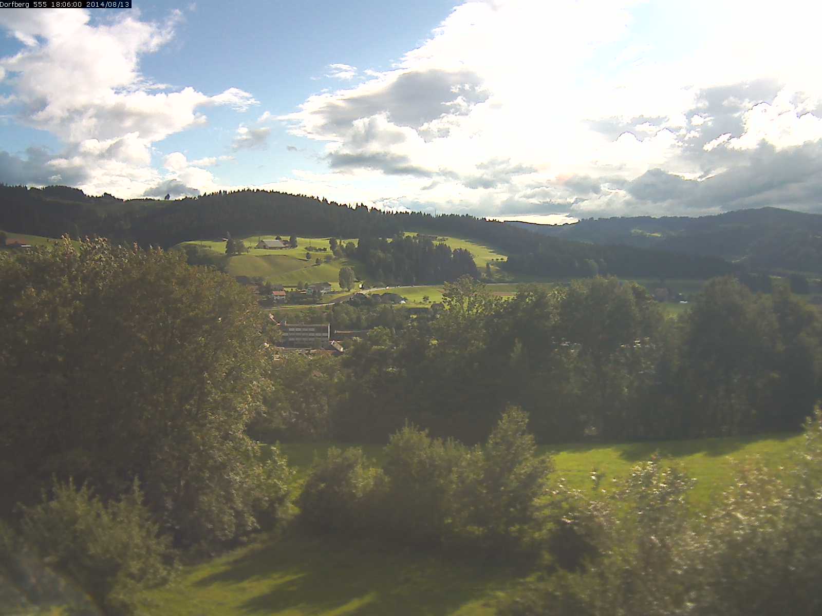 Webcam-Bild: Aussicht vom Dorfberg in Langnau 20140813-180600