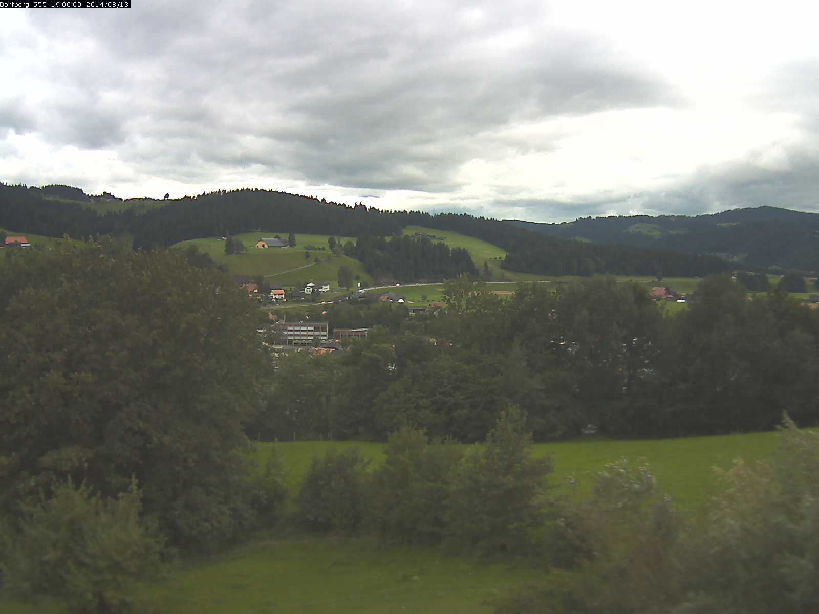 Webcam-Bild: Aussicht vom Dorfberg in Langnau 20140813-190600