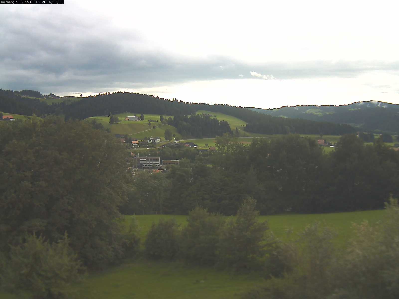 Webcam-Bild: Aussicht vom Dorfberg in Langnau 20140815-190600