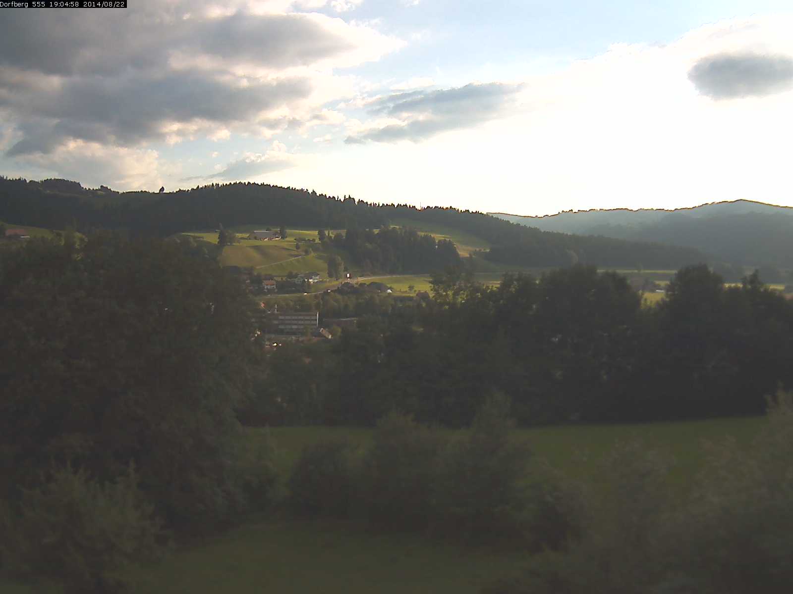Webcam-Bild: Aussicht vom Dorfberg in Langnau 20140822-190600