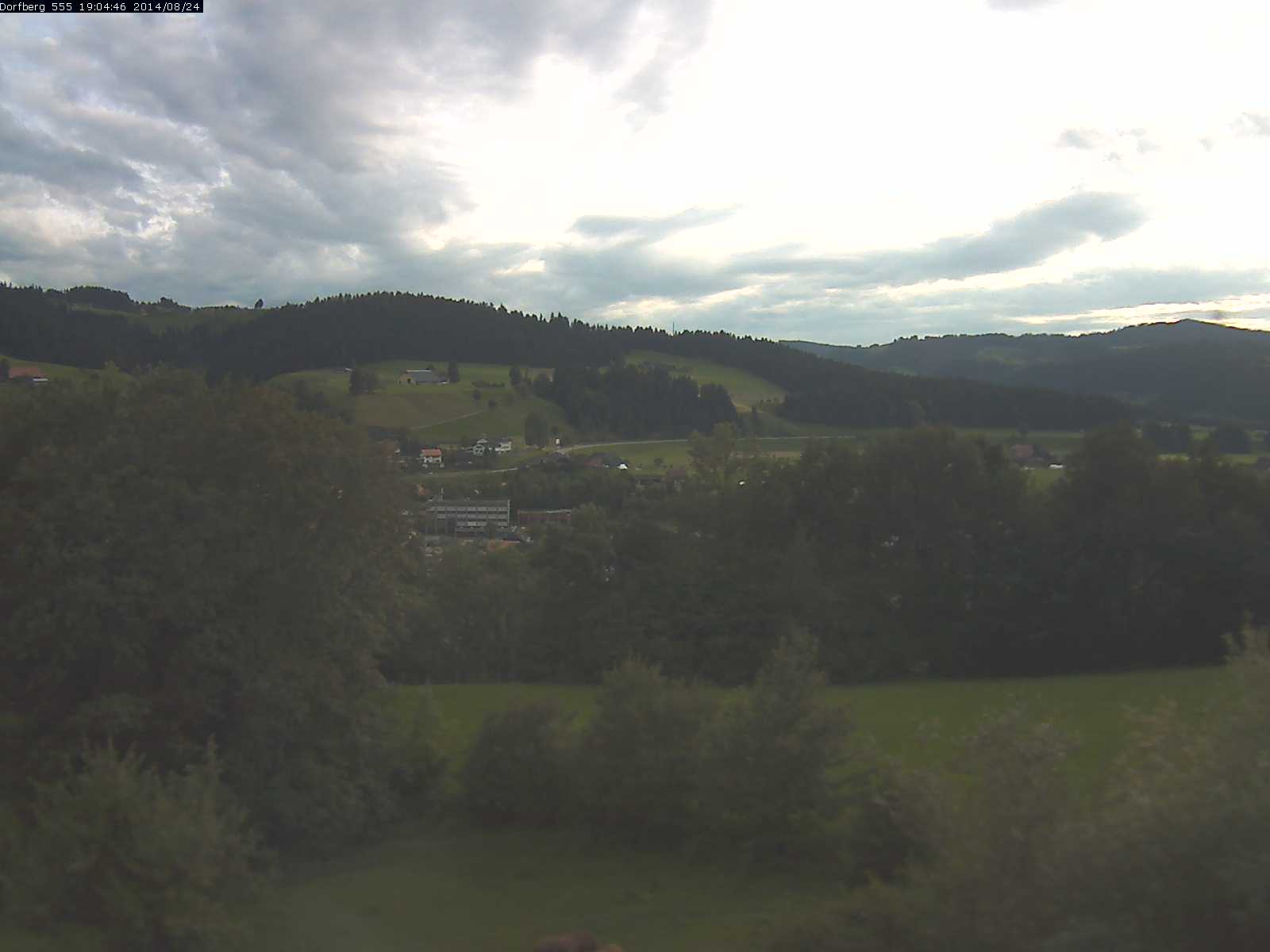 Webcam-Bild: Aussicht vom Dorfberg in Langnau 20140824-190600