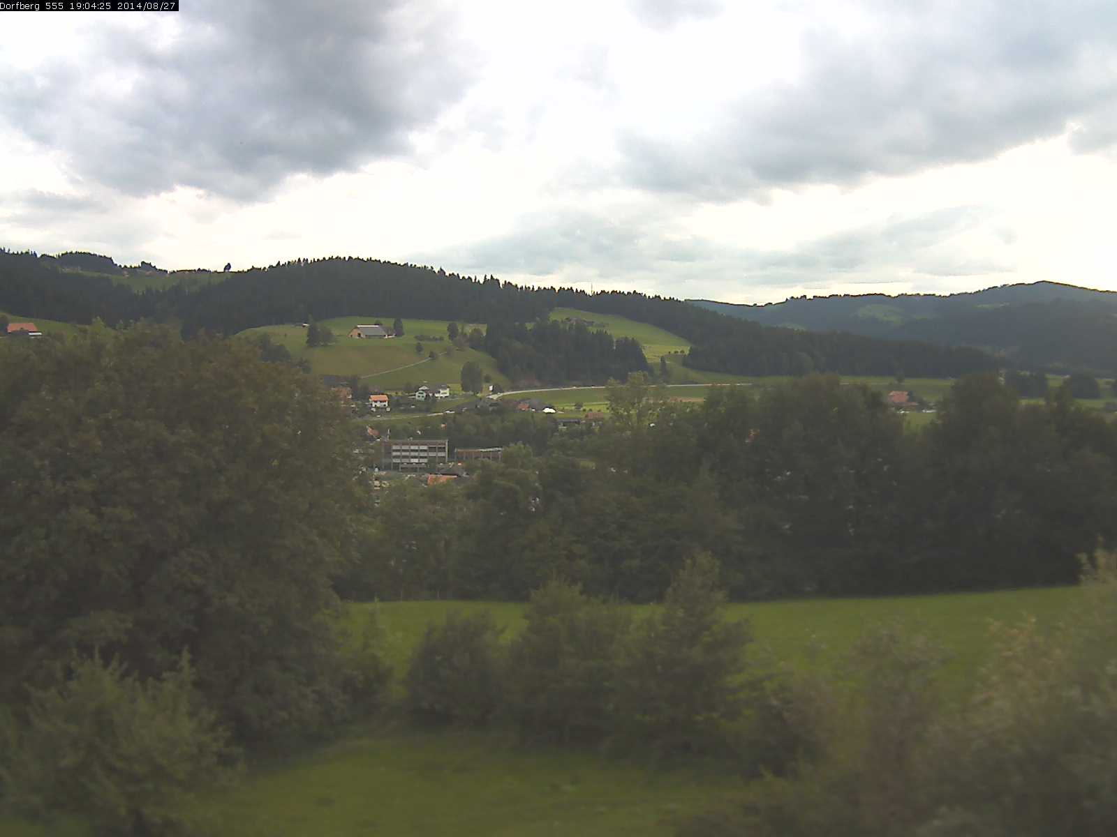 Webcam-Bild: Aussicht vom Dorfberg in Langnau 20140827-190600
