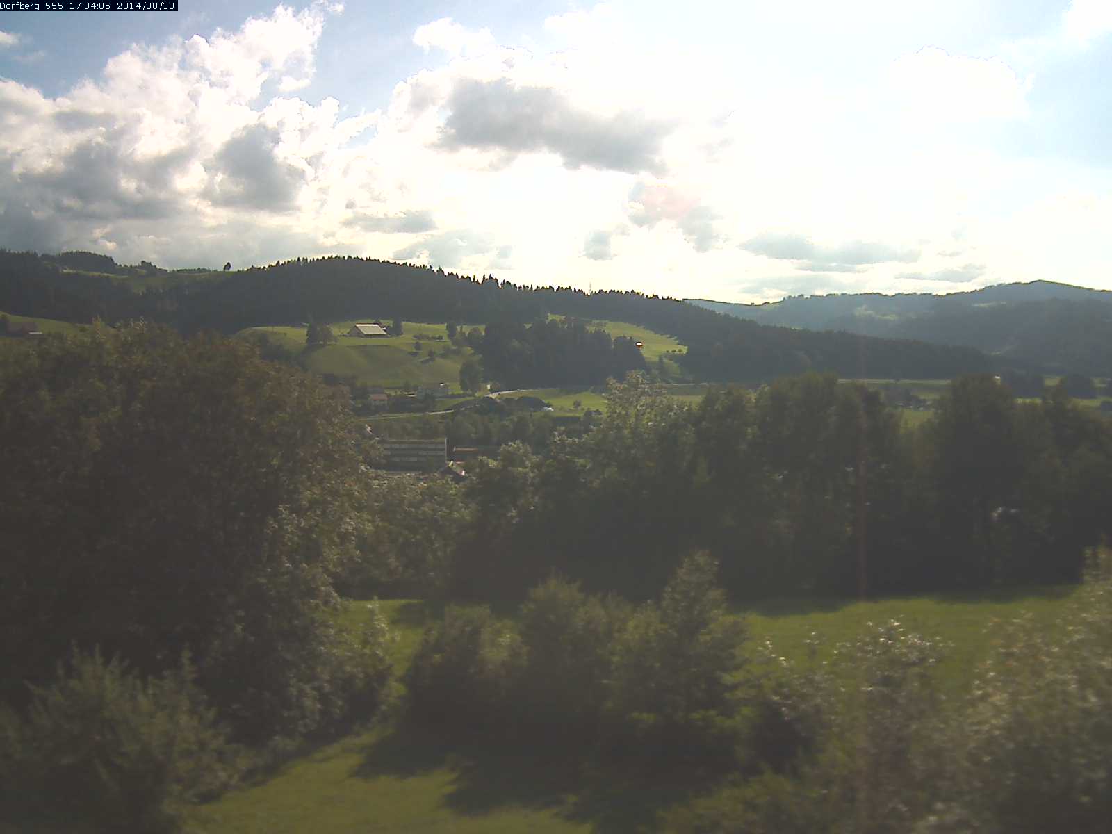Webcam-Bild: Aussicht vom Dorfberg in Langnau 20140830-170600