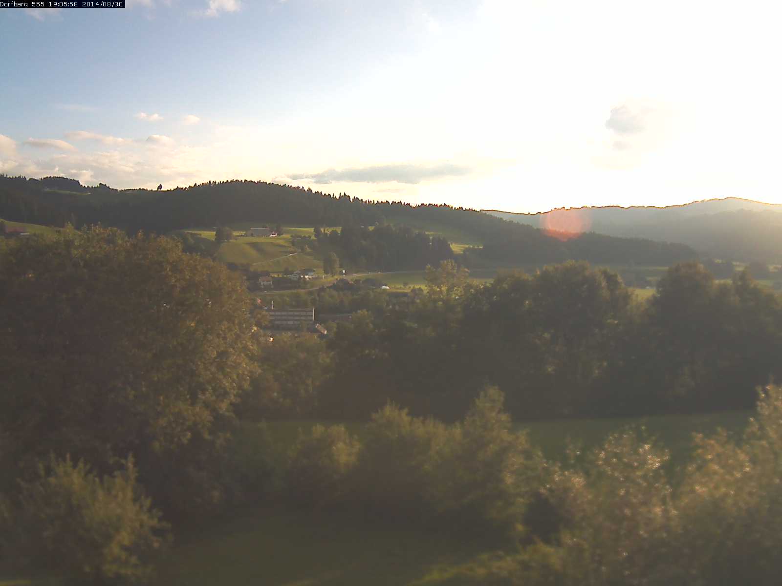 Webcam-Bild: Aussicht vom Dorfberg in Langnau 20140830-190600