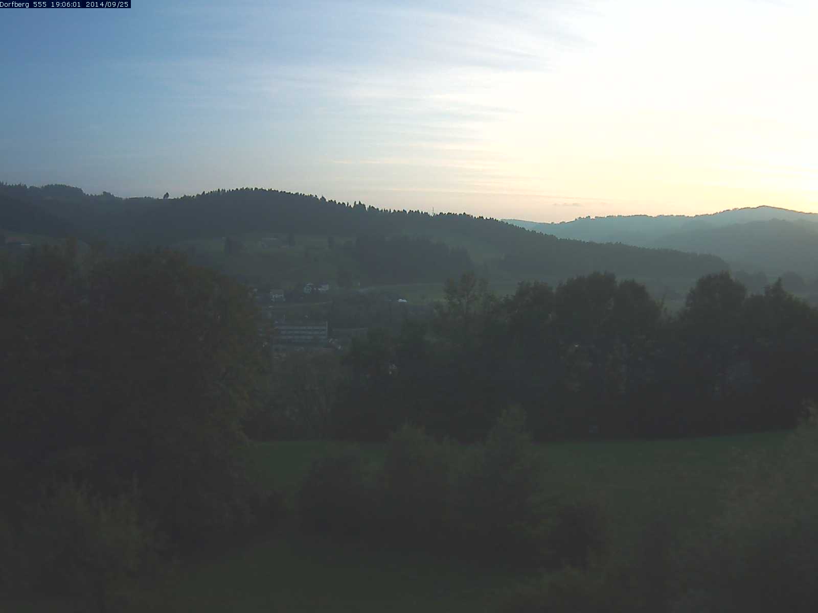Webcam-Bild: Aussicht vom Dorfberg in Langnau 20140925-190601