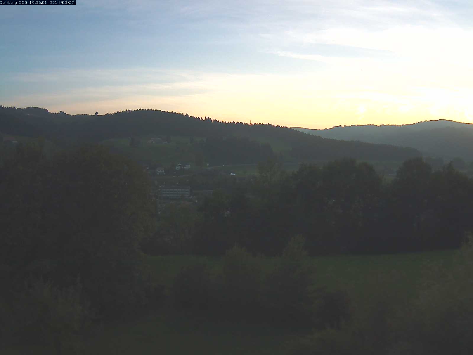 Webcam-Bild: Aussicht vom Dorfberg in Langnau 20140927-190601
