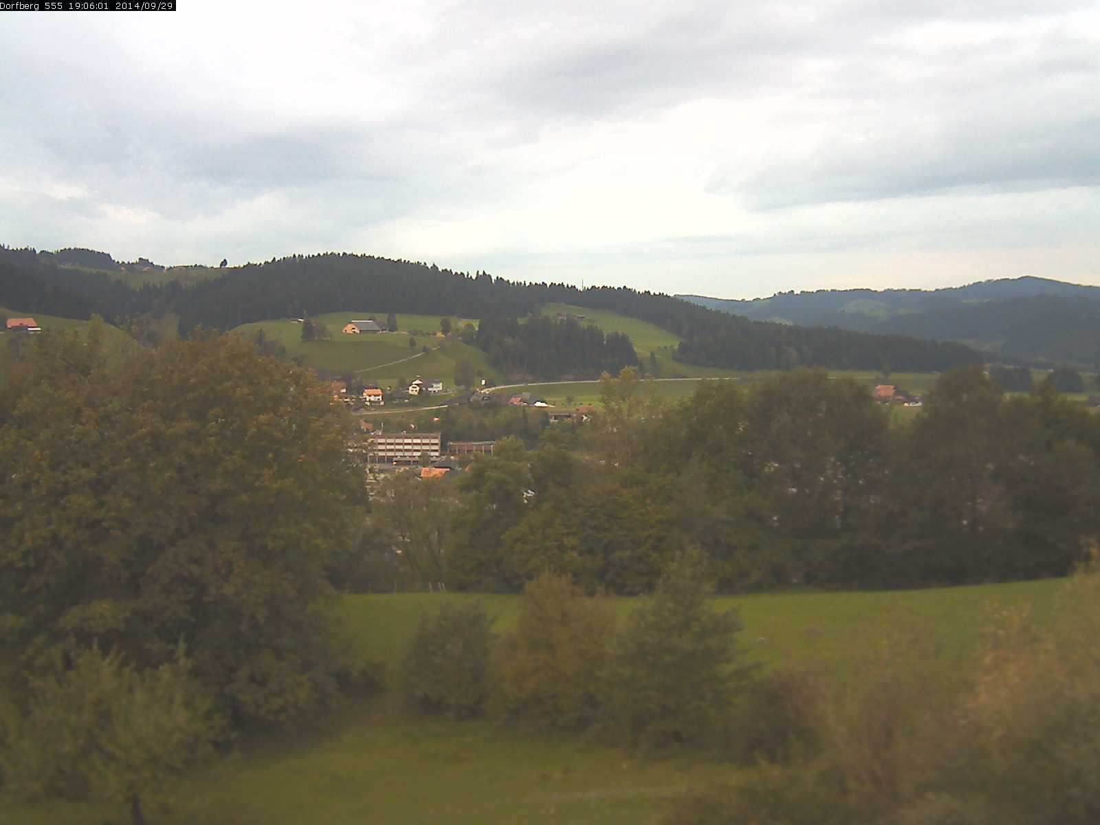 Webcam-Bild: Aussicht vom Dorfberg in Langnau 20140929-190601