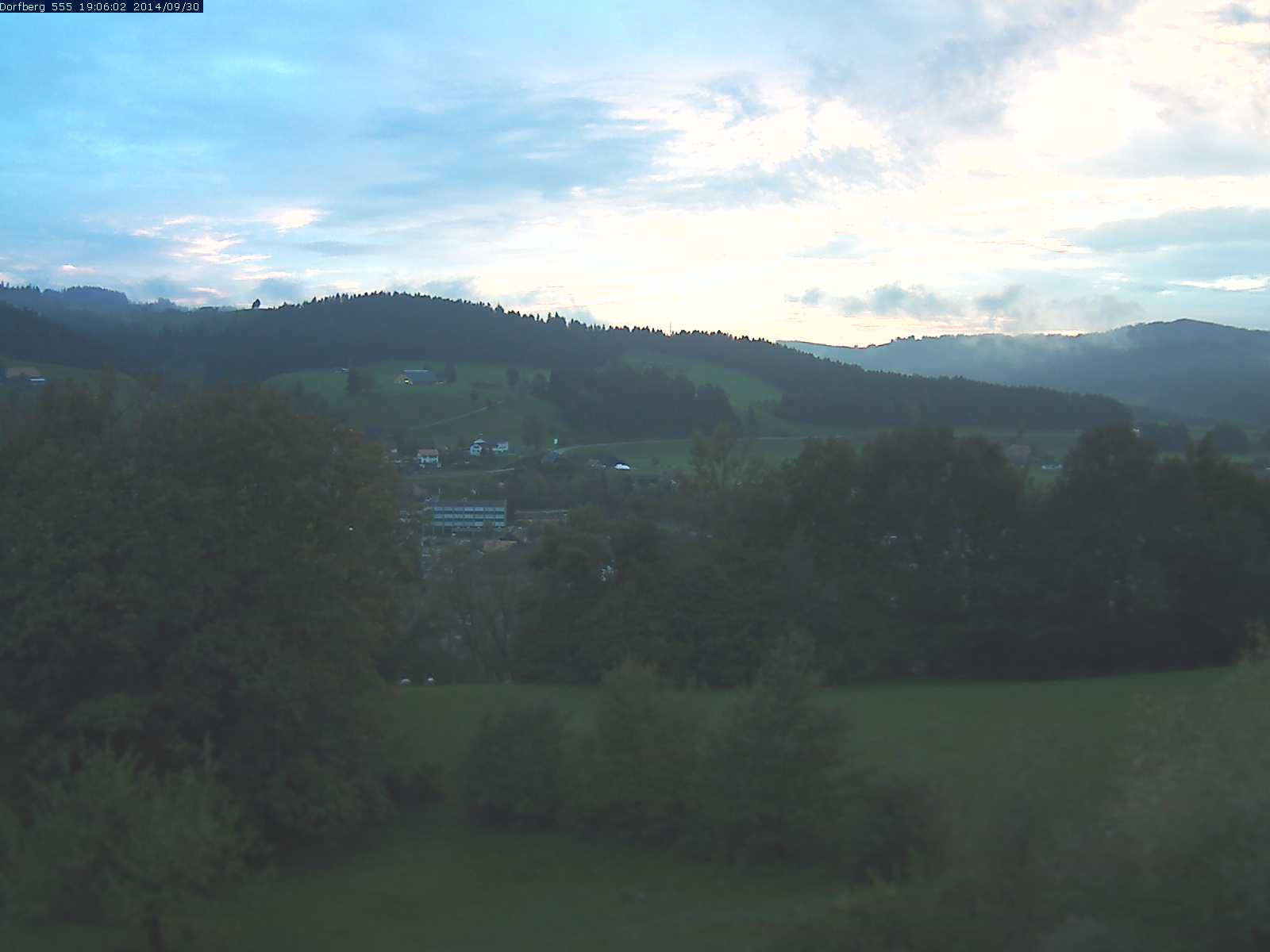 Webcam-Bild: Aussicht vom Dorfberg in Langnau 20140930-190601