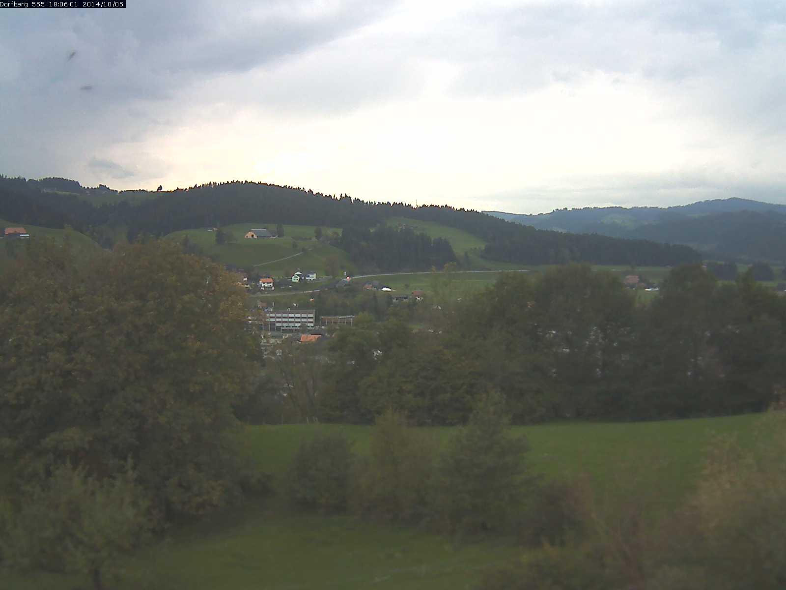Webcam-Bild: Aussicht vom Dorfberg in Langnau 20141005-180601
