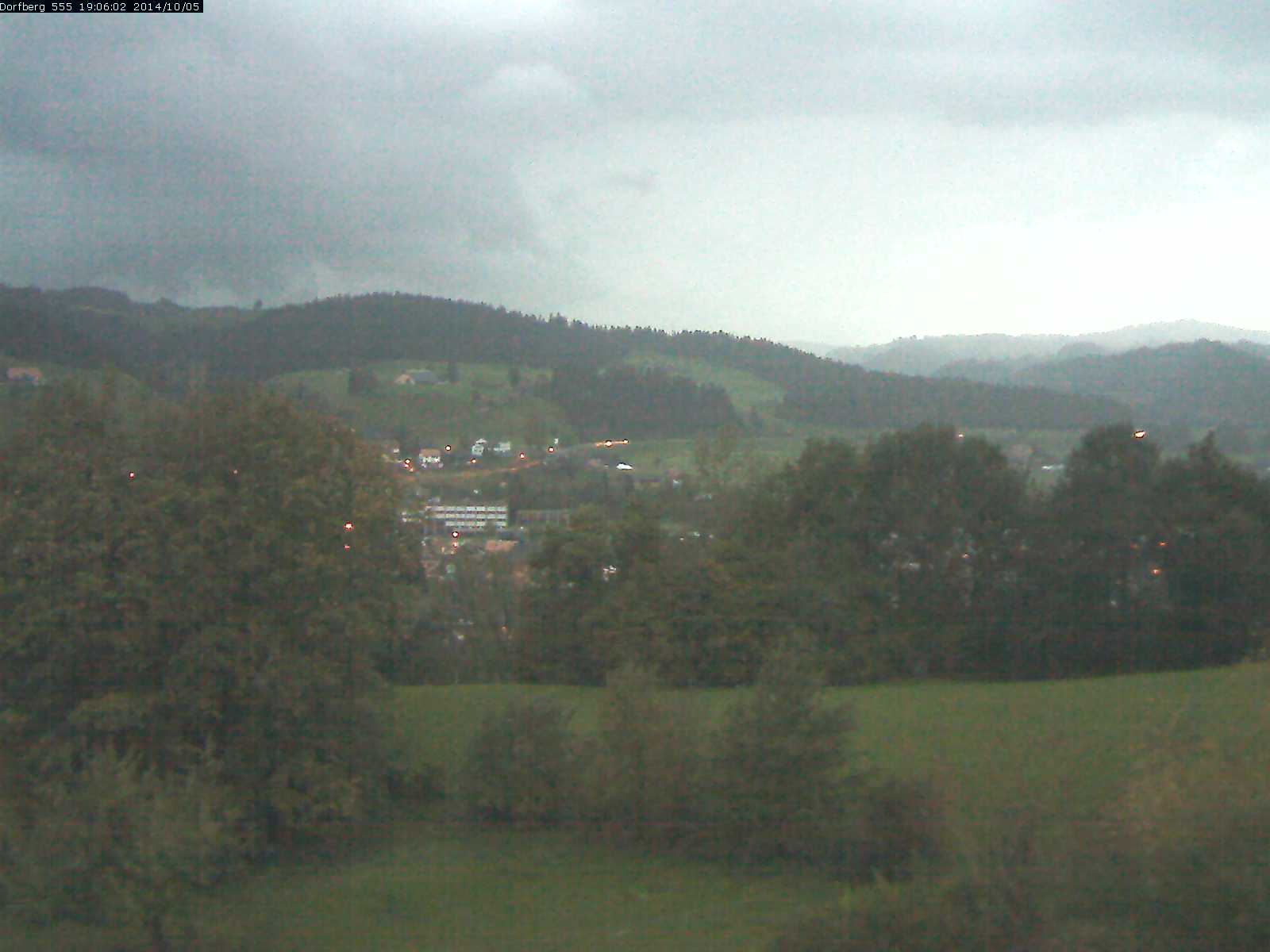 Webcam-Bild: Aussicht vom Dorfberg in Langnau 20141005-190601