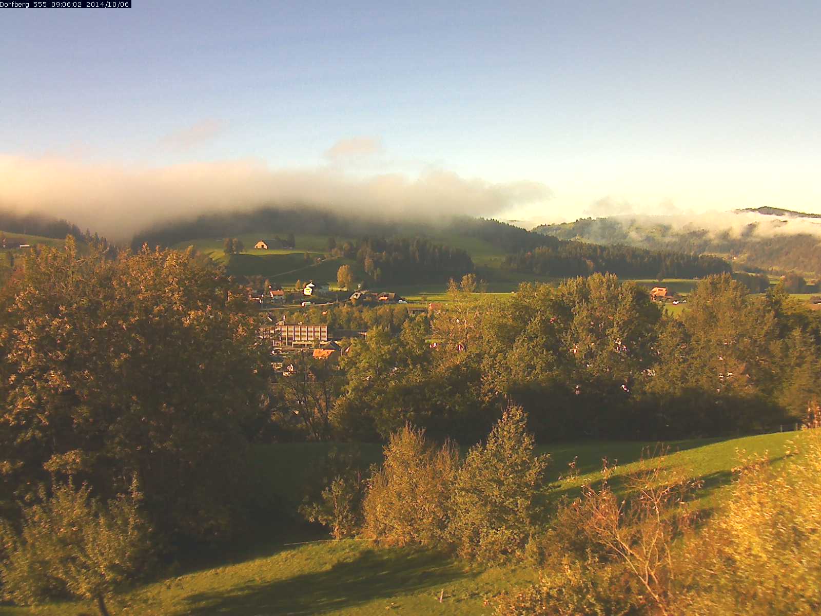 Webcam-Bild: Aussicht vom Dorfberg in Langnau 20141006-090601